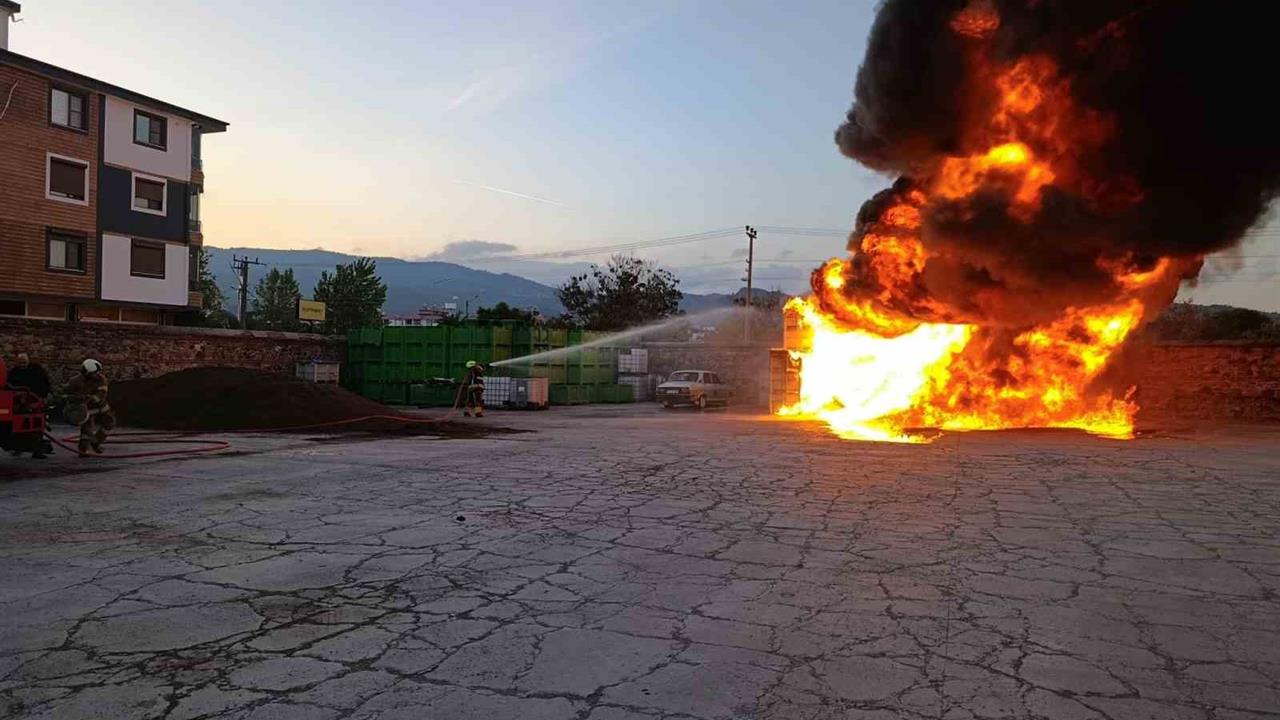 Havran'da Zeytinyağı Tesisinde Yangın Çıktı, Söndürüldü