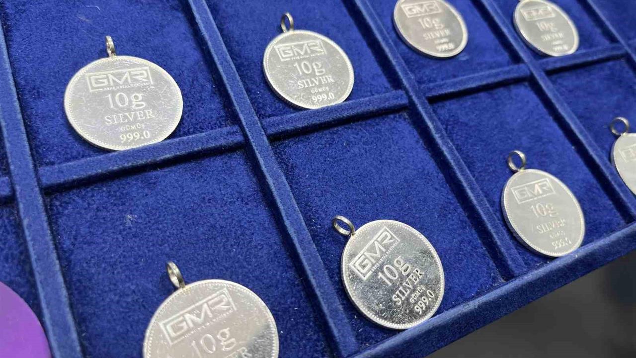 İzmir'de Gümüş Takılara İlgi Artıyor