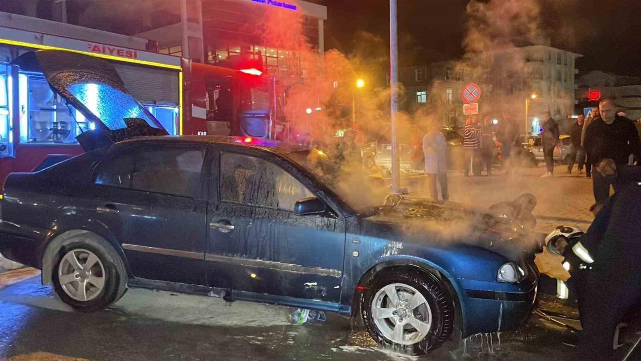 Karaman'da Otomobil Alev Alev Yandı