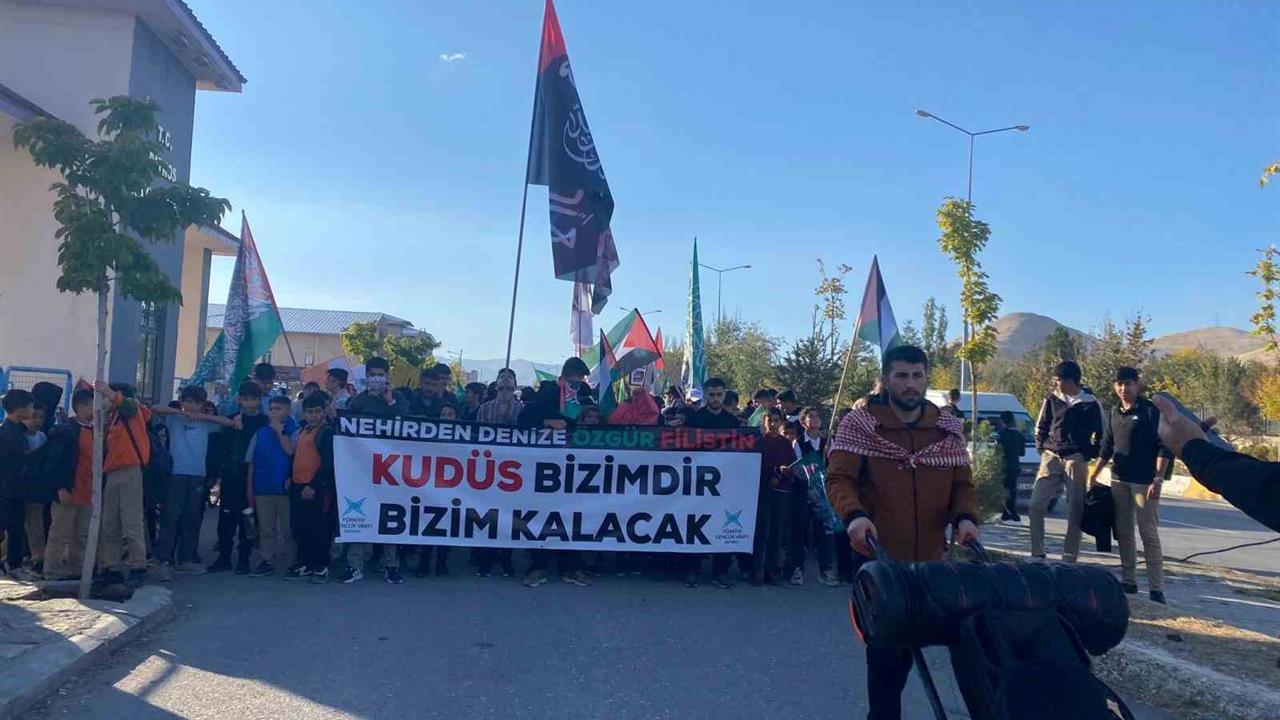 Ağrı’da Filistin’e Destek Yürüyüşü Düzenlendi