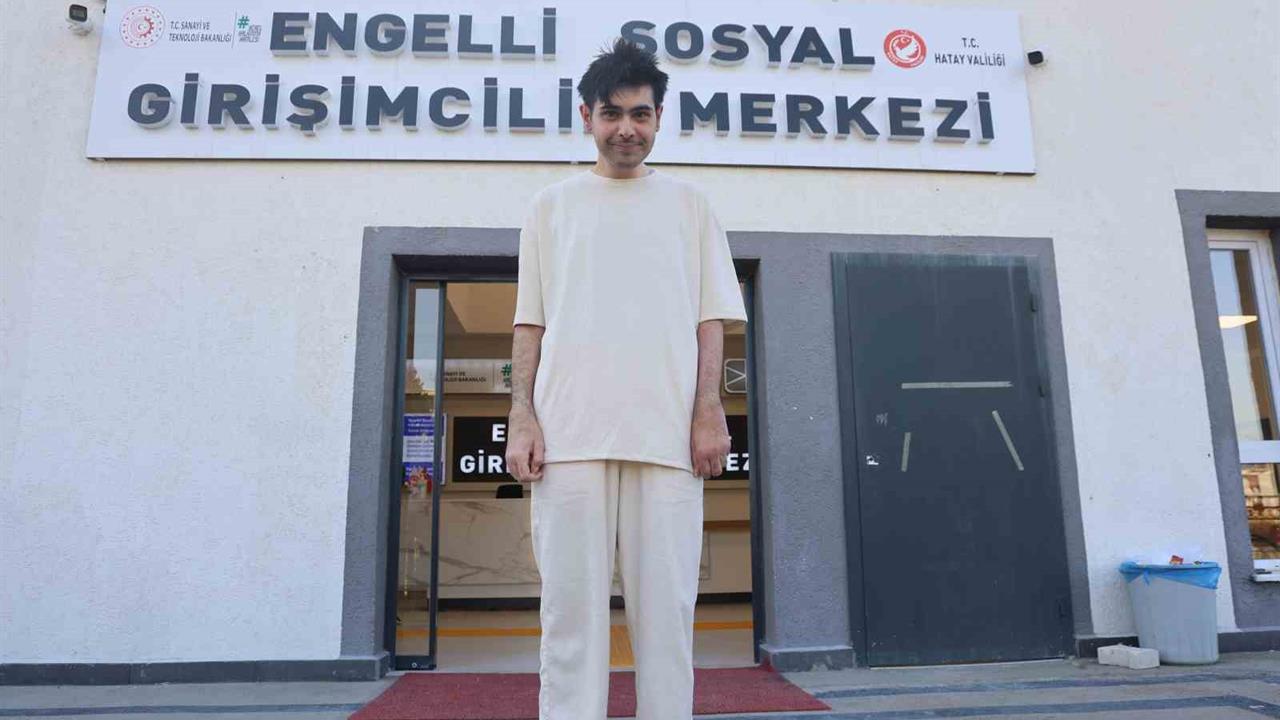 Hatay'da 3 Yıl Sonra Duş Alan Genç: "Mutluyum"
