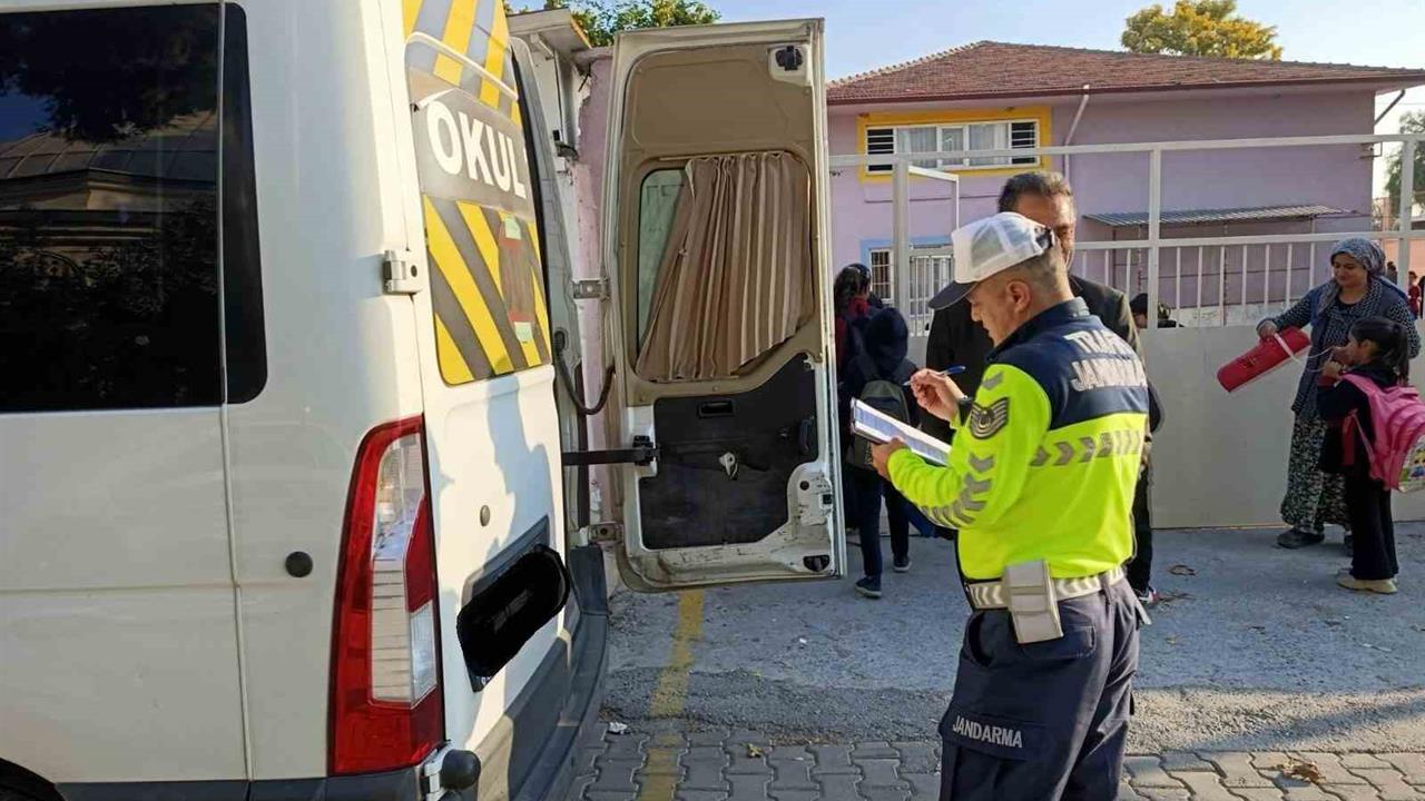 Söke ve Sultanhisar’da Okul Servislerine Jandarma Denetimi