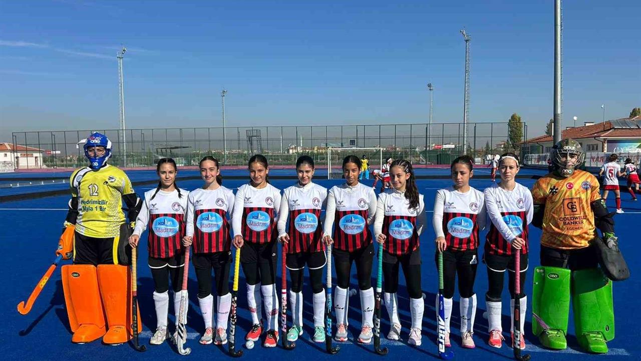 Muğla'da Ege Yıldızları Kadın Hokey Takımı'ndan Başarı