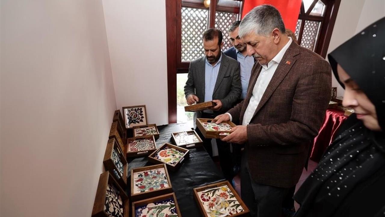 Kadınların El Emeği Eserleri Dilovası'nda Sergilendi