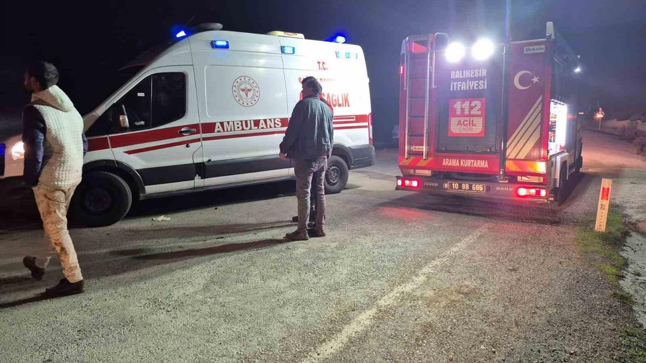 Balıkesir'de Kontrolden Çıkan Araç Yol Kenarına Uçtu: Sürücü Yaralandı