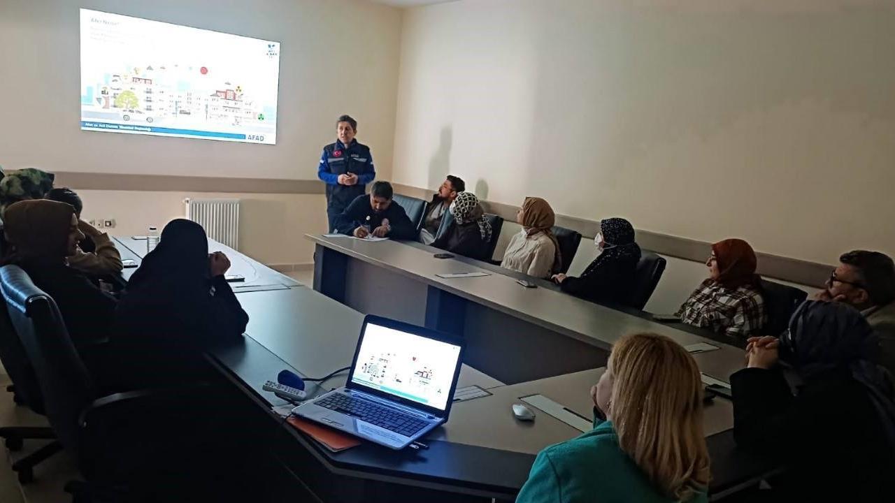 Demirözü'nde Hastane Personeline Afet ve Yangın Eğitimi Verildi