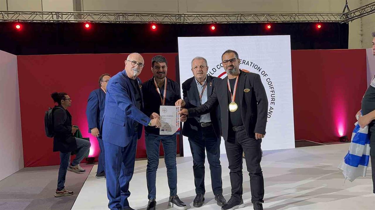 Elazığlı Kuaför Erkan Engin, İngiltere'de Jüri Oldu