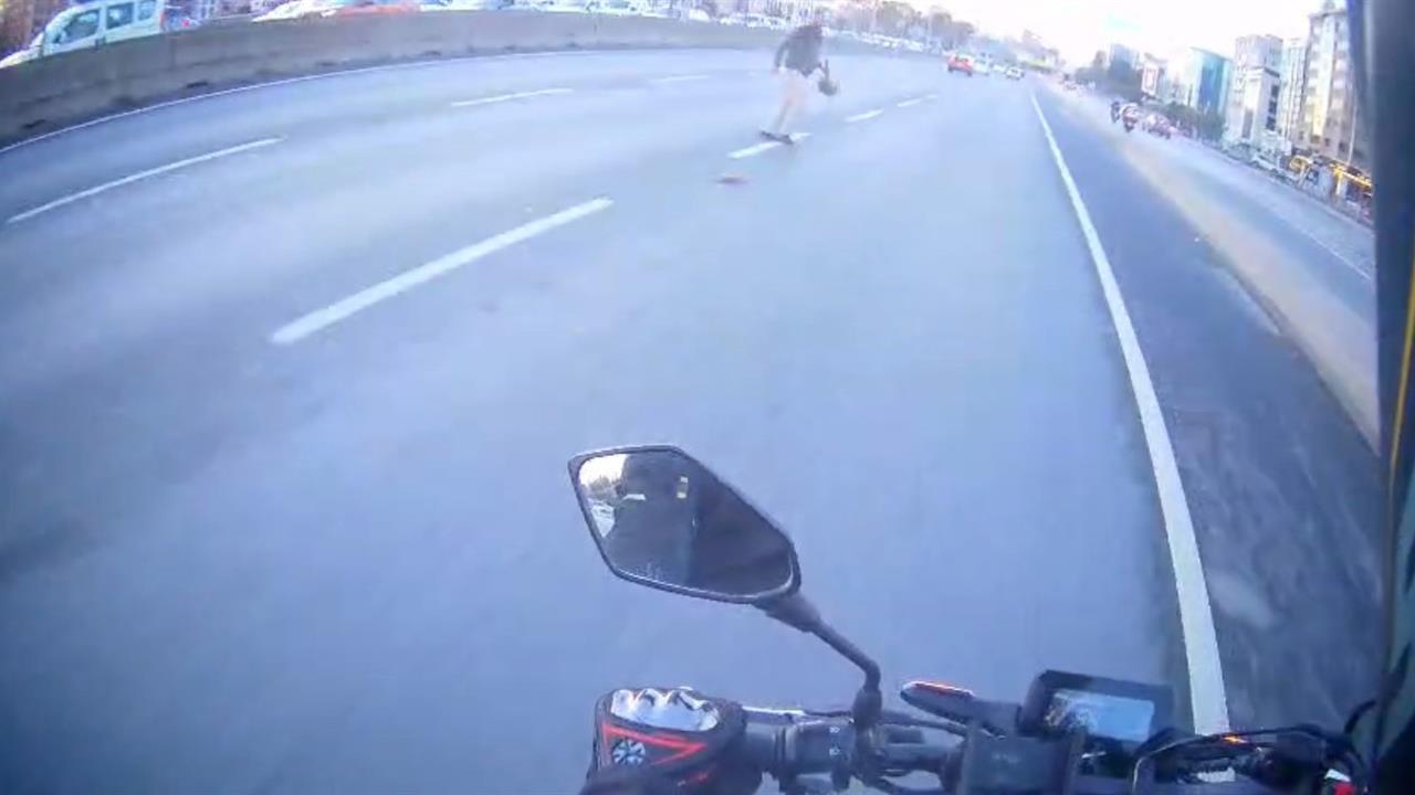 Maltepe'de Yaya Trafiği Tehlikeye Attı: O Anlar Kamerada