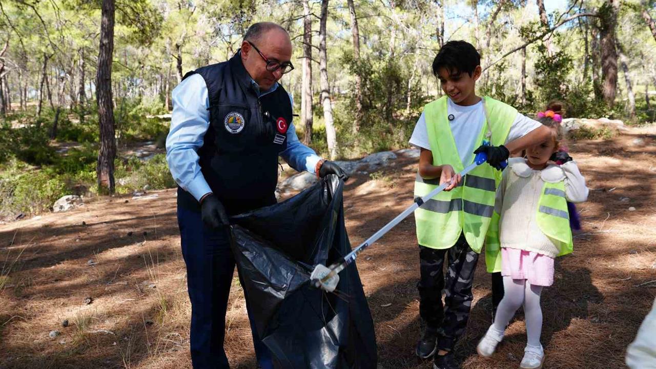 Erdemli'de Minik Doğa Müfettişleri Görevde
