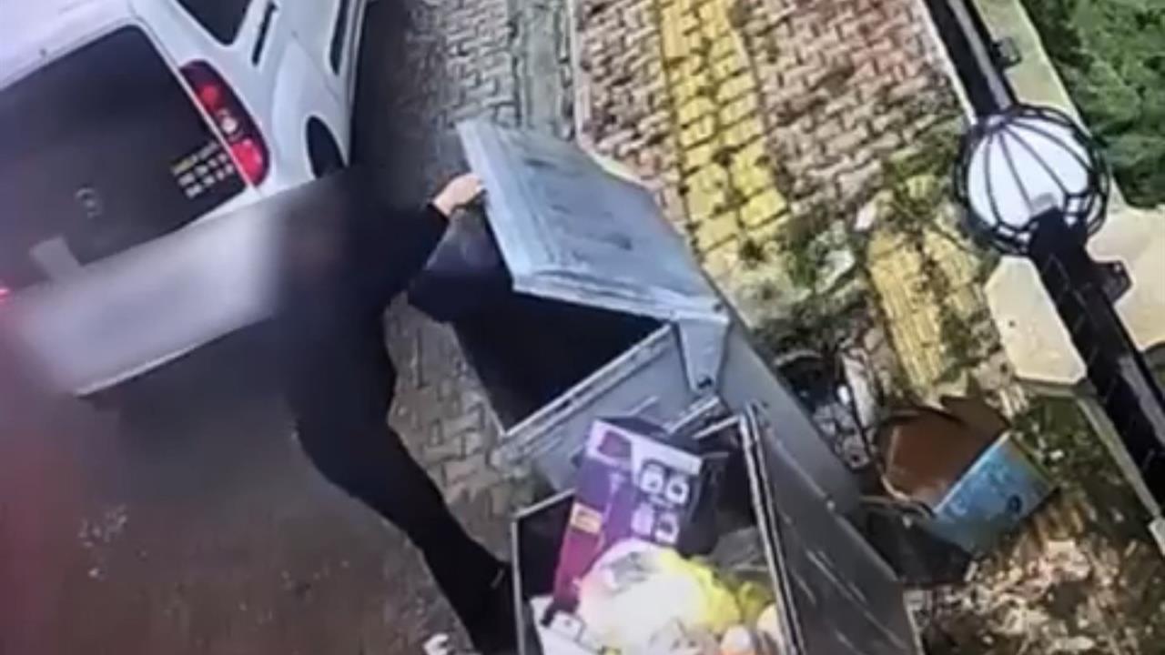 Samsun'da Uyuşturucu Teslimatı Güvenlik Kamerasında Kaydedildi