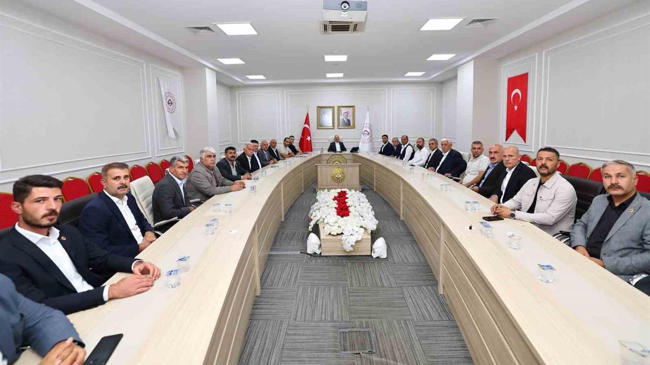 Adıyaman'da Vali Varol, Kömür Beldesi'nin Taleplerini Değerlendirdi