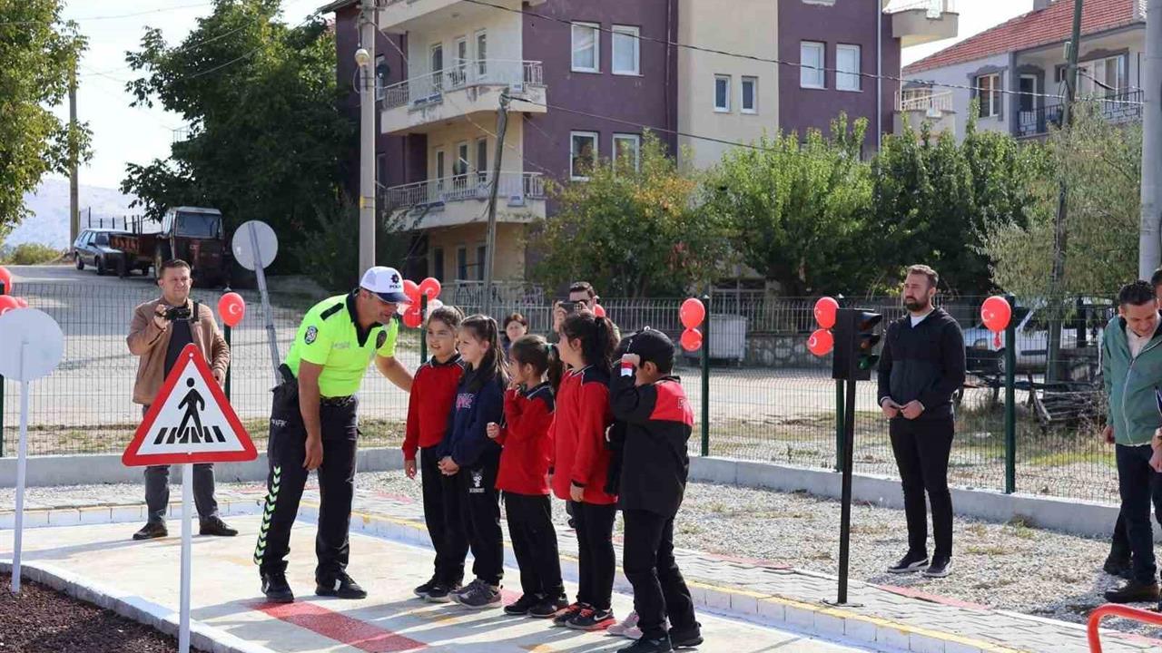 Bekilli'de Çocuklar İçin Örnek Trafik Eğitim Parkı Açıldı