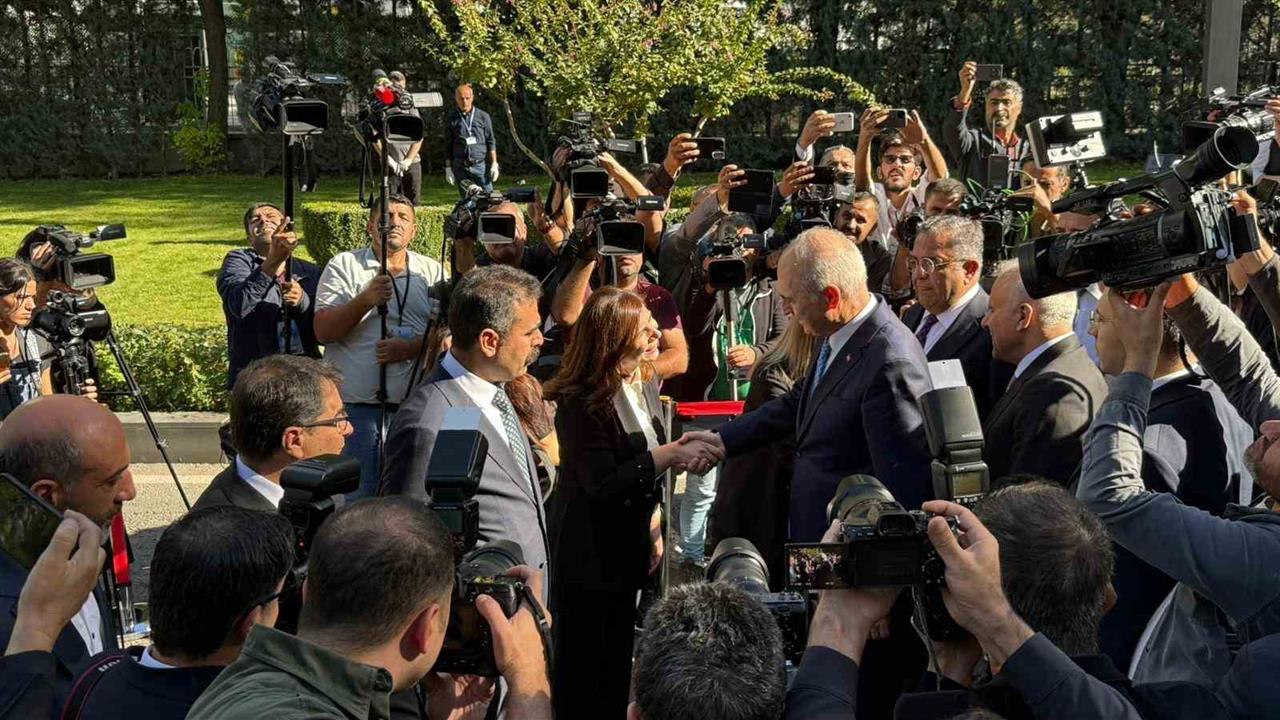 TBMM Başkanı Kurtulmuş, Diyarbakır'da Belediyeyi Ziyaret Etti