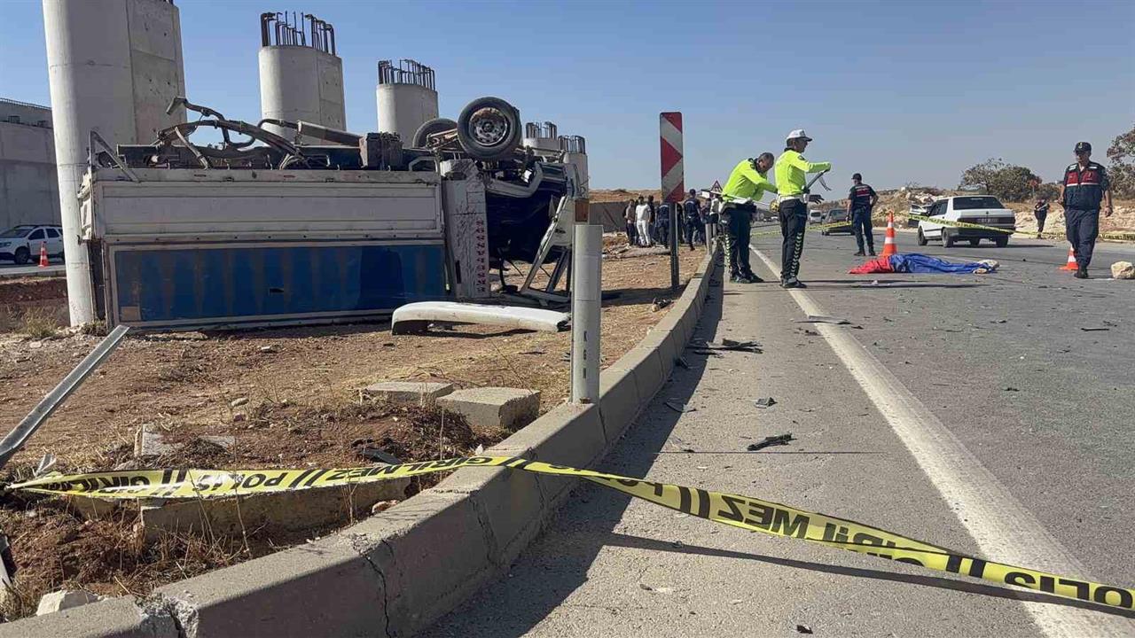 Gaziantep'te Kamyonet Ters Döndü: 1 Ölü, 1 Yaralı