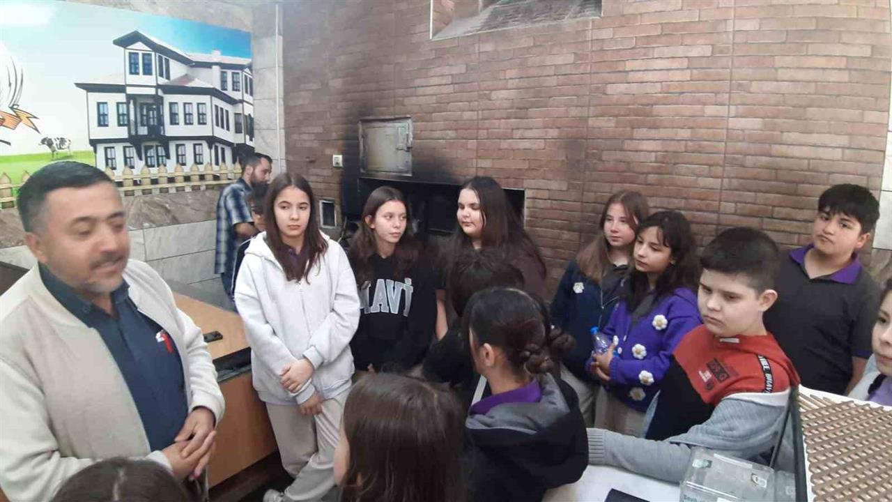 Mudurnu'da Öğrenciler Fırıncılık Mesleğini Öğreniyor