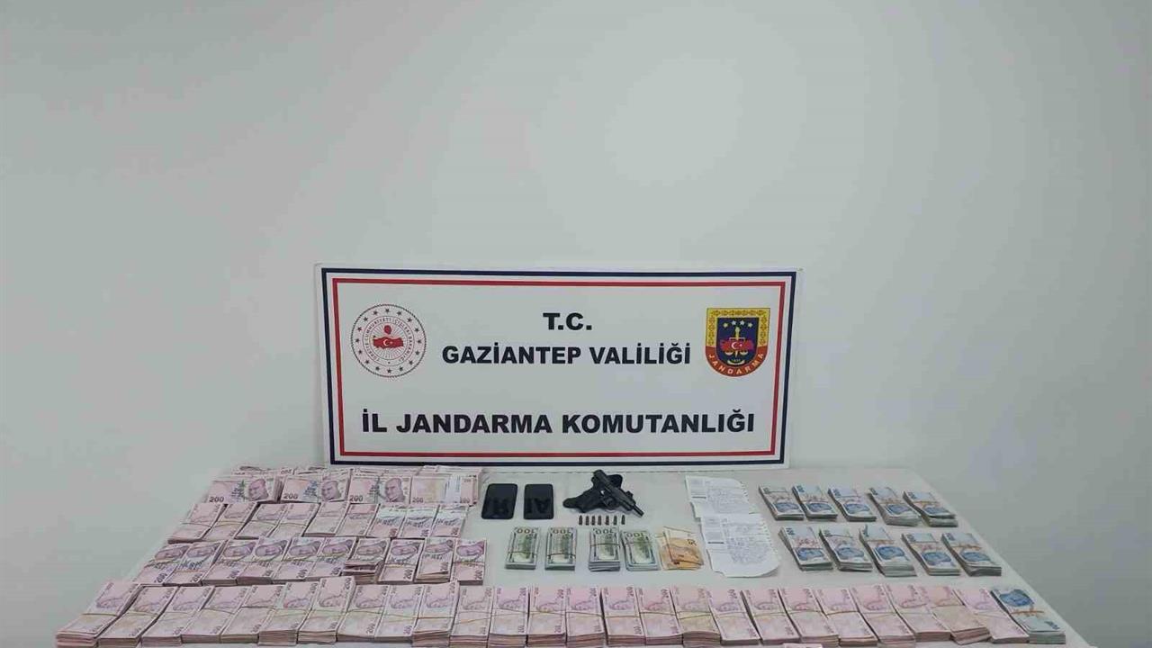 Gaziantep'te Kaçak Akaryakıt Operasyonu: 34 Bin Litre Ele Geçirildi