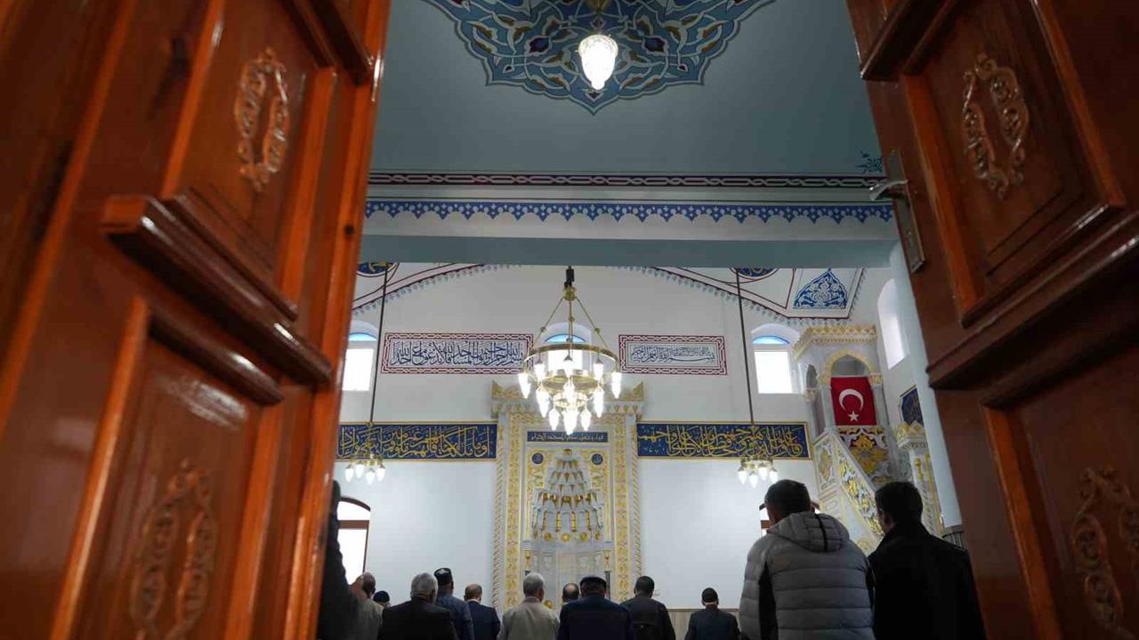 Velişaban Camii Yeniden İbadete Açıldı: Nakışlarla Bezenmiş Duvarlar