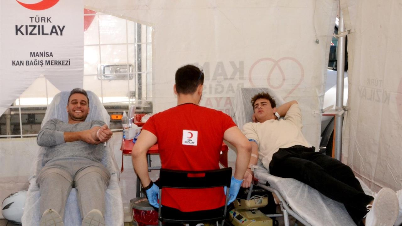 Manisa'da Kan Bağışına Yoğun İlgi Gösterildi