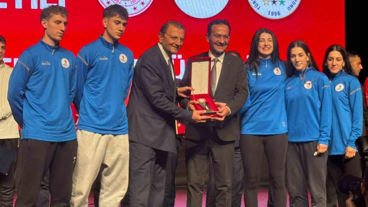 OMÜ Avrupa'da Ödül Aldı: Halk Oyunlarıyla Başarı Dolu Gece