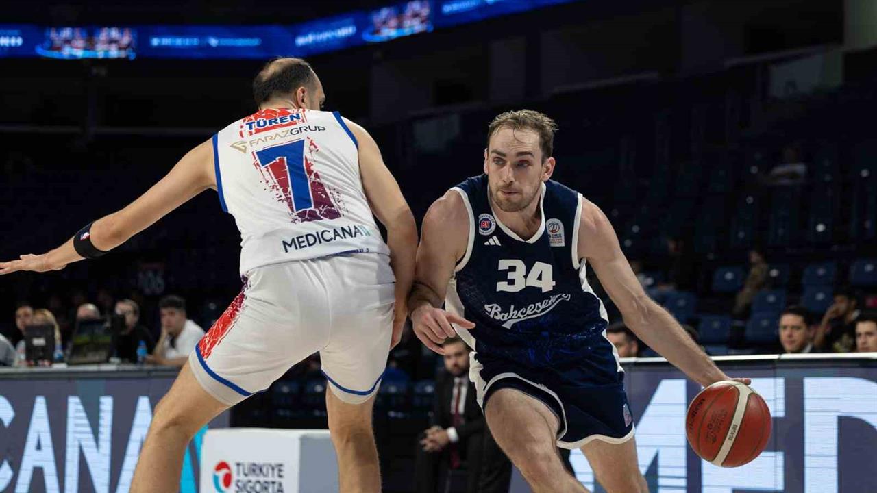 Büyükçekmece Basket, Bahçeşehir Koleji'ne 15 Sayı Farkla Yenildi