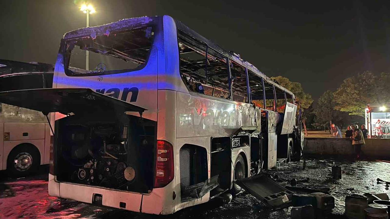 AŞTİ’deki Otobüs Yangını Paniğe Yol Açtı