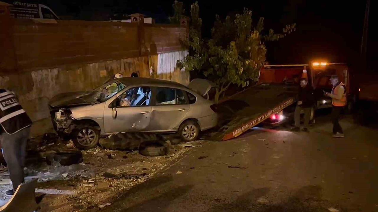 Bartın'da Takla Atan Otomobilde Sıkışan Sürücü Kurtarıldı
