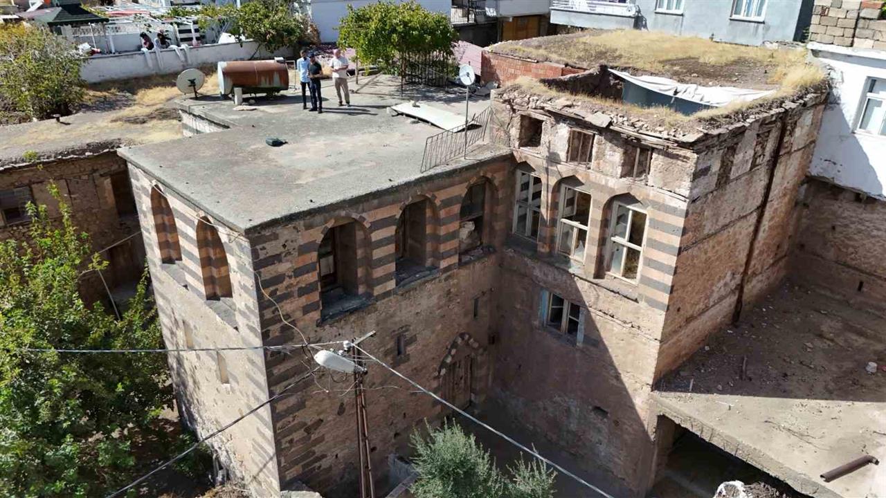 Diyarbakır'da Tarihi Beyler Konağı Tehlikede