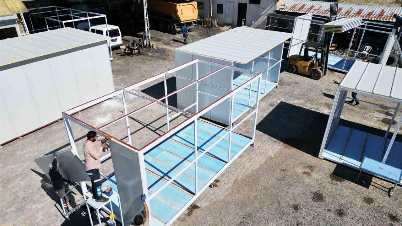 Denizli'de Tavas Belediyesi Tasarruf Sağlıyor: Konteyner Üretiyor