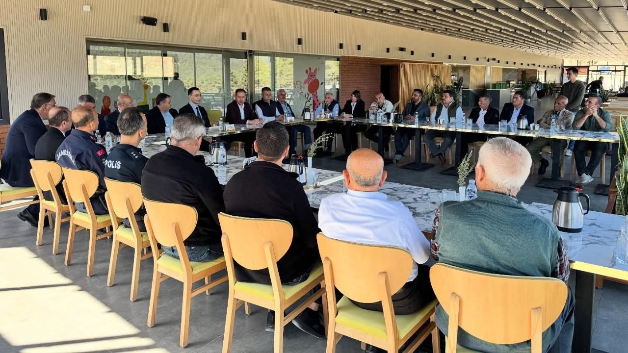 19 Ekim Muhtarlar Günü Nedeniyle Çamlıyayla'da Muhtarlara Kahvaltı Verildi