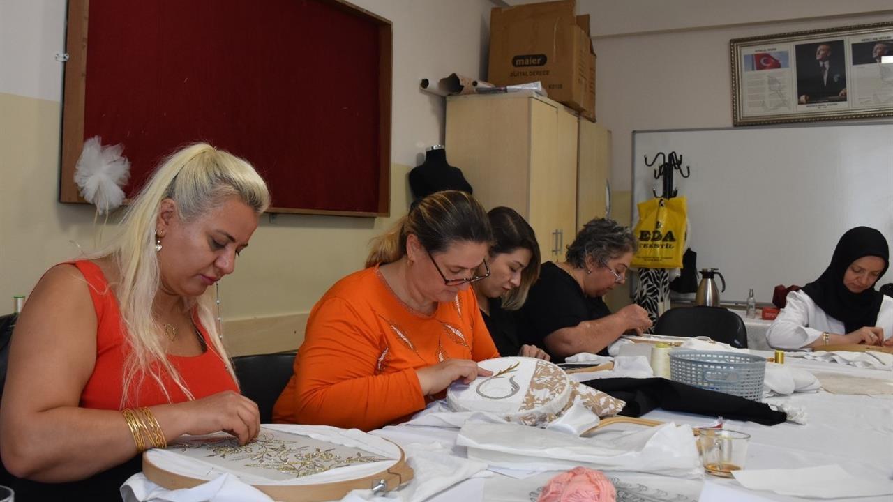 Gaziantep'te Kadınlar El Sanatlarıyla Yeteneklerini Geliştiriyor