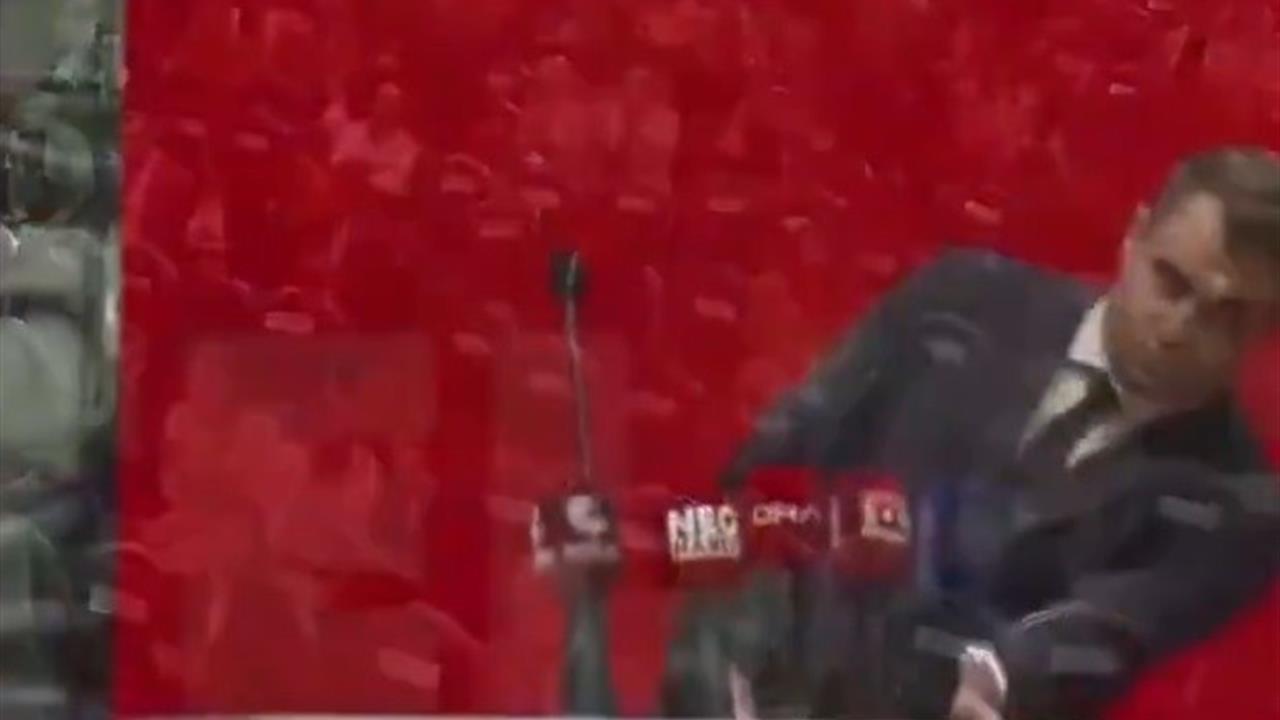 İzmir'de CHP Kongresinde Çağatay Güç Fenalaştı