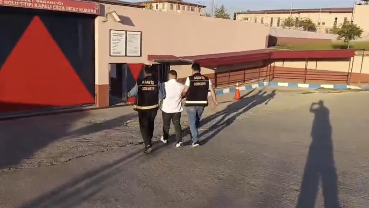 Osmaniye'de Depremzede Araçlara Vurgun: 1 Tutuklama