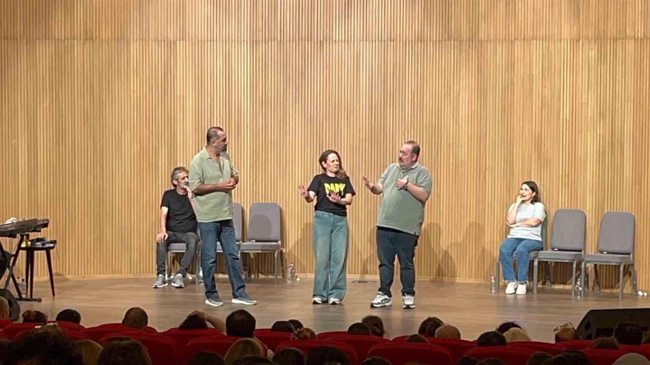 Uludağ'da Mahşer-i Cümbüş ile Unutulmaz Tiyatro Gecesi