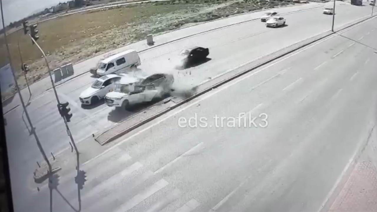 Konya'da Hızlı Sürücü, Öğretmeni Öldürdü: 229 km Hızla Kaza Yaptı