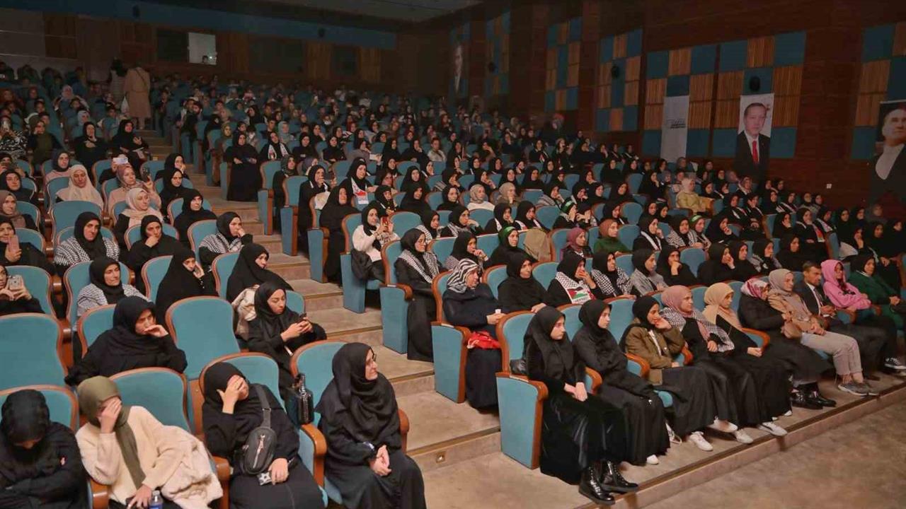 Esenyurt'ta Kapalı Gişe Tiyatro Oyunu: Filistin Hakkında Konuşmalıyız