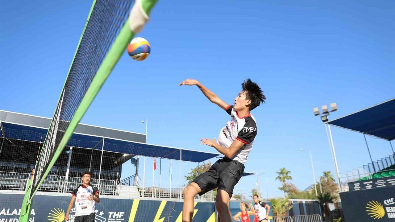 Moğolistan U16 Plaj Voleybolu Takımı Alanya’da Kamp Yapıyor
