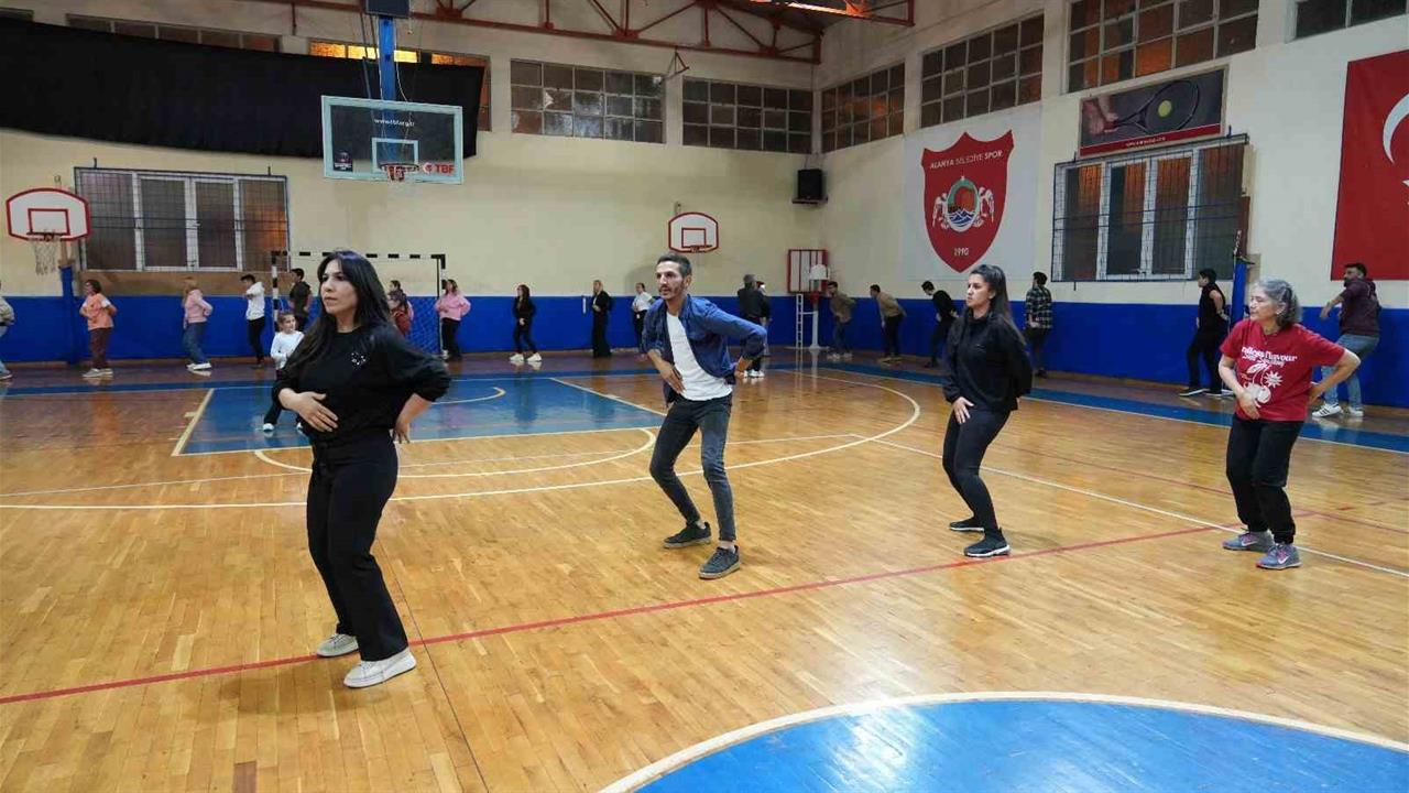 Alanya'da Zeybek Kursları Başlıyor