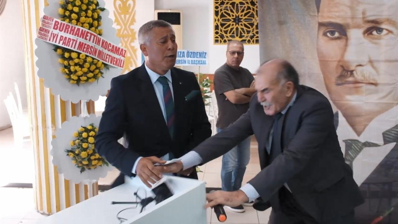 İYİ Parti Kongresinde Gerginlik: Kürsü Devrildi