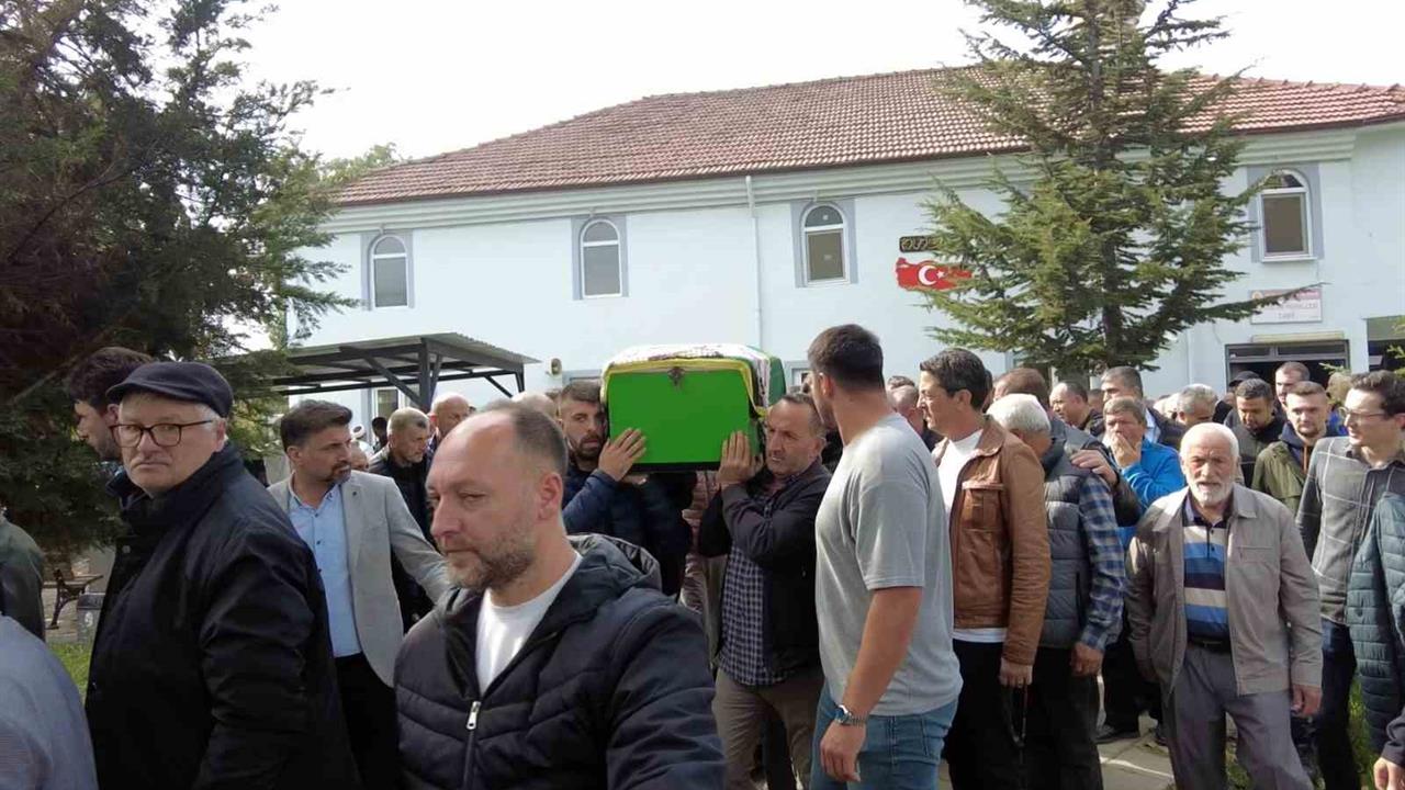 Düzce'de Trafik Kazasında Hayatını Kaybeden Kadın Toprağa Verildi