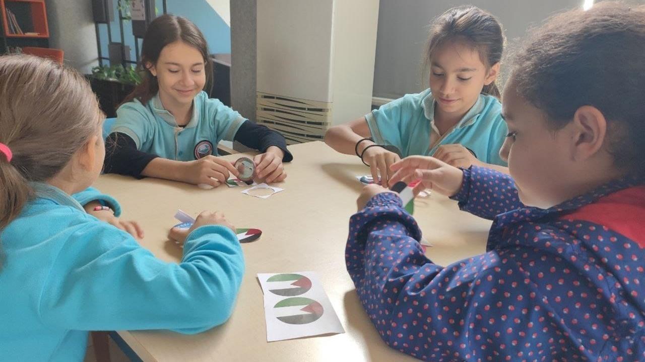 Aydın'da Öğrencilerden Filistin Bayraklı Rozet Tasarımı