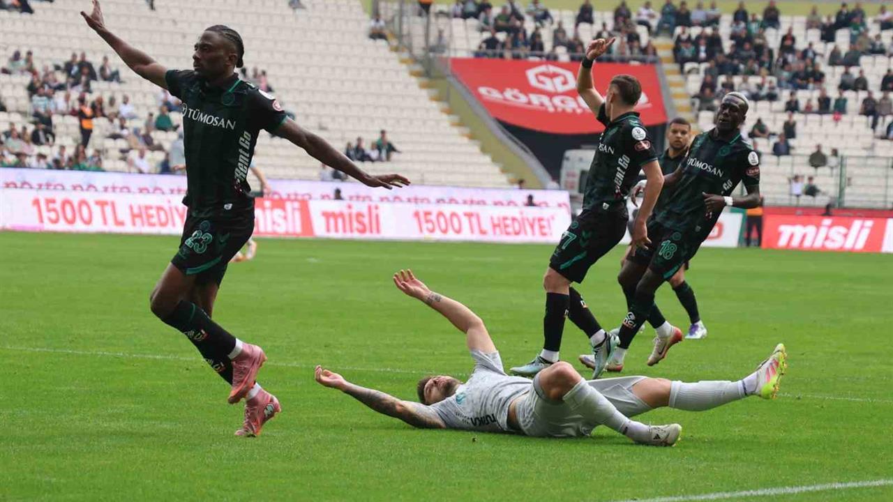 Konyaspor - Kocaelispor Maçında İlk Yarı Sonucu: 0-1