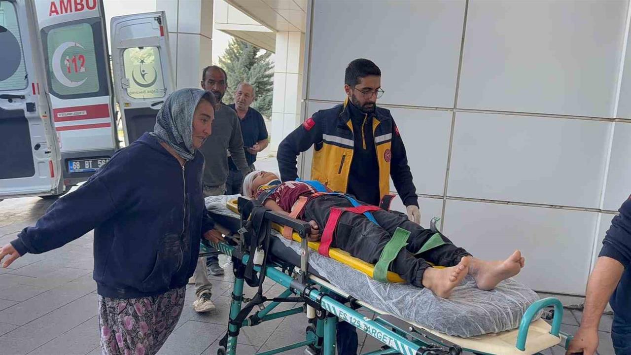 Aksaray’da Elektrikli Bisikletle Minibüs Çarpıştı: 2 Çocuk Yaralı