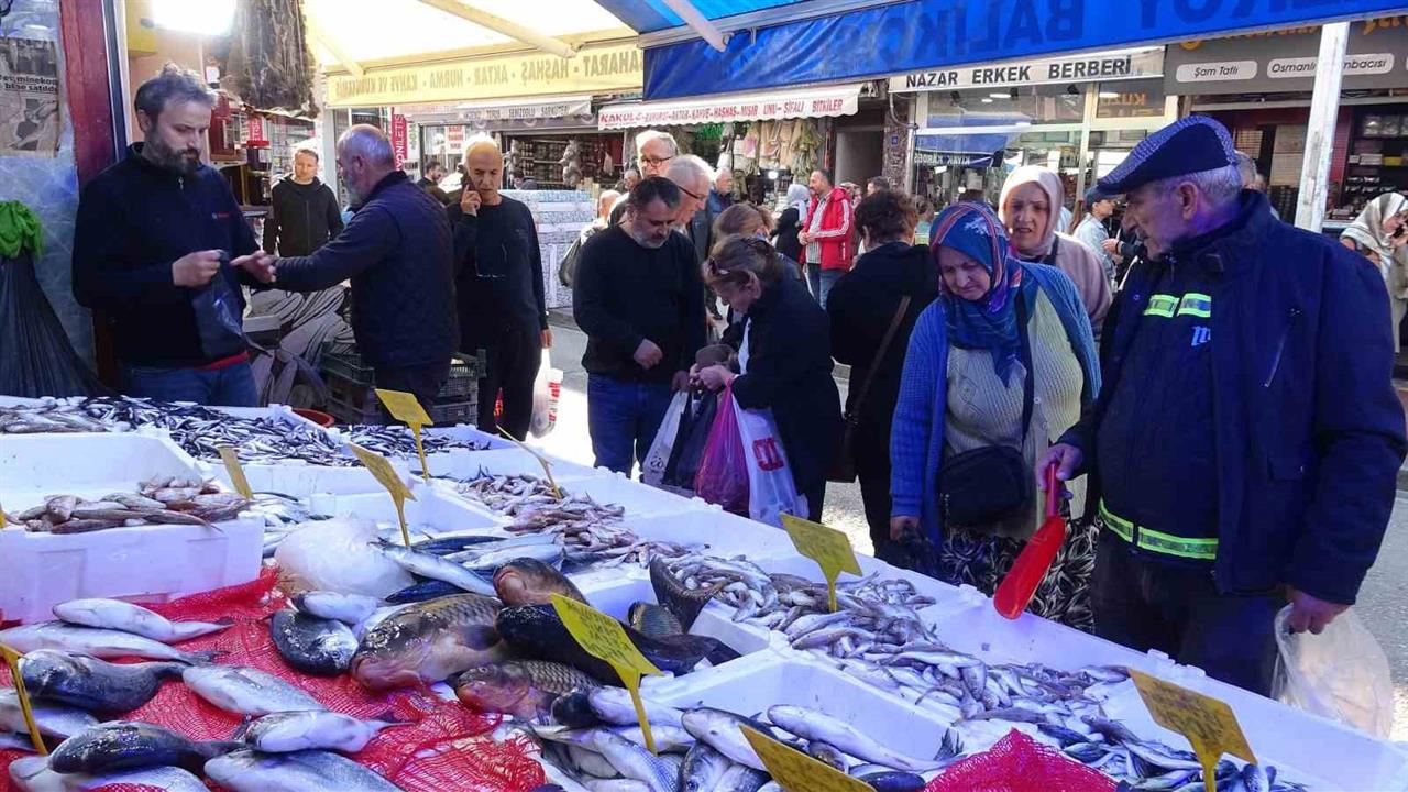 Hamsinin Kilosu 100 TL'ye Düşünce Tezgahlar Boşaldı