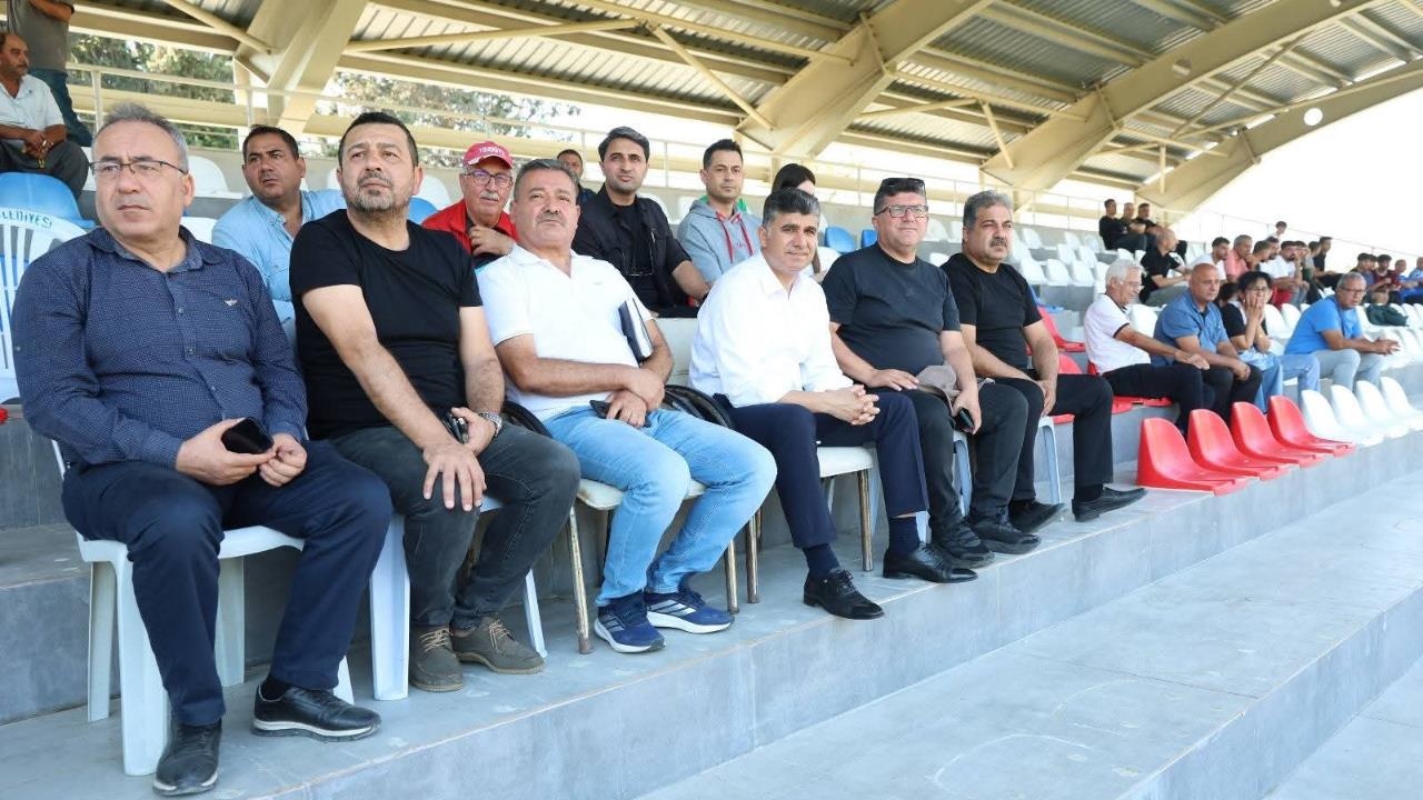 Baskan V. Şener, Akdeniz Belediyespor Ile Tarsusspor Ile Oynana Maçı İzledi