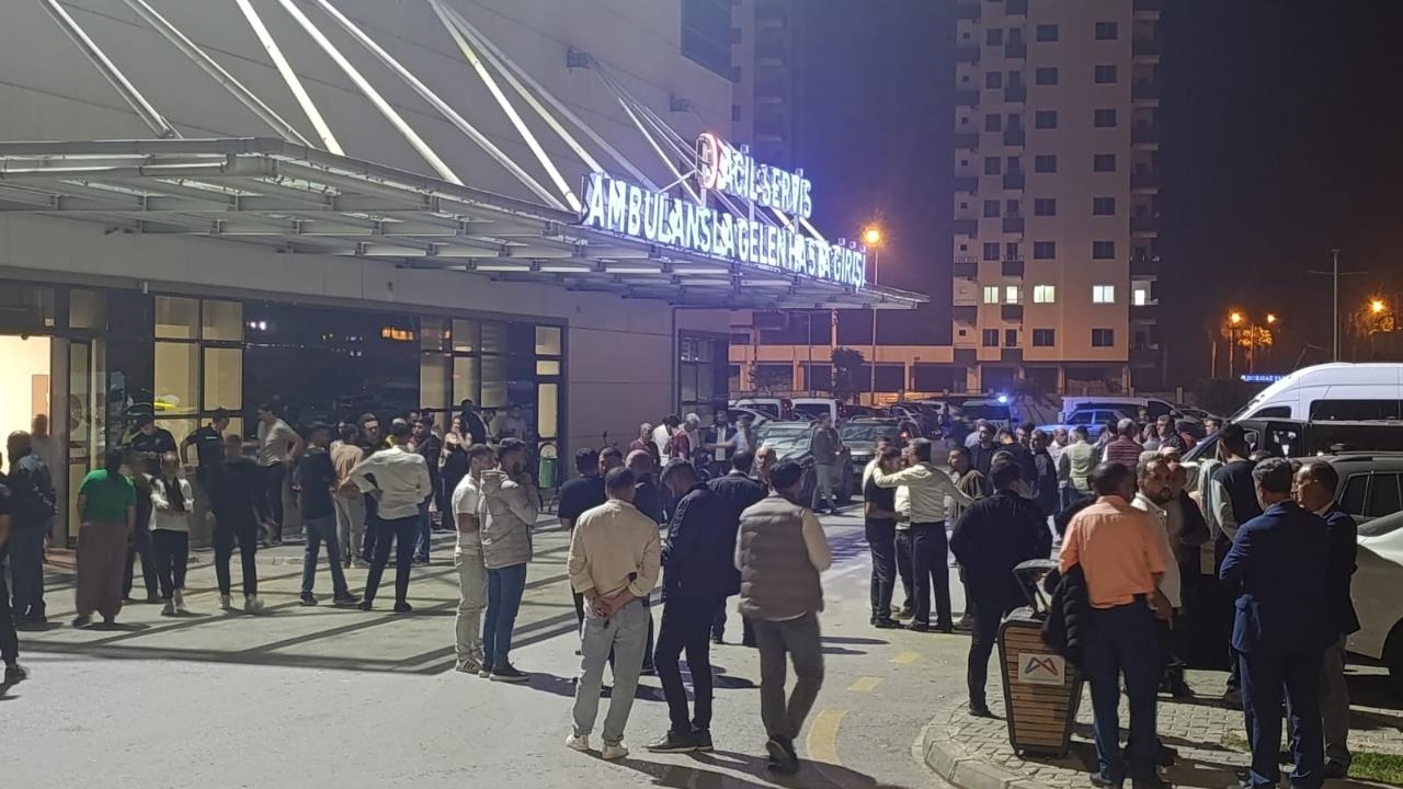 Tarsus'ta Düğün Salonu Önünde Silahlı Saldırı: 5 Yaralı