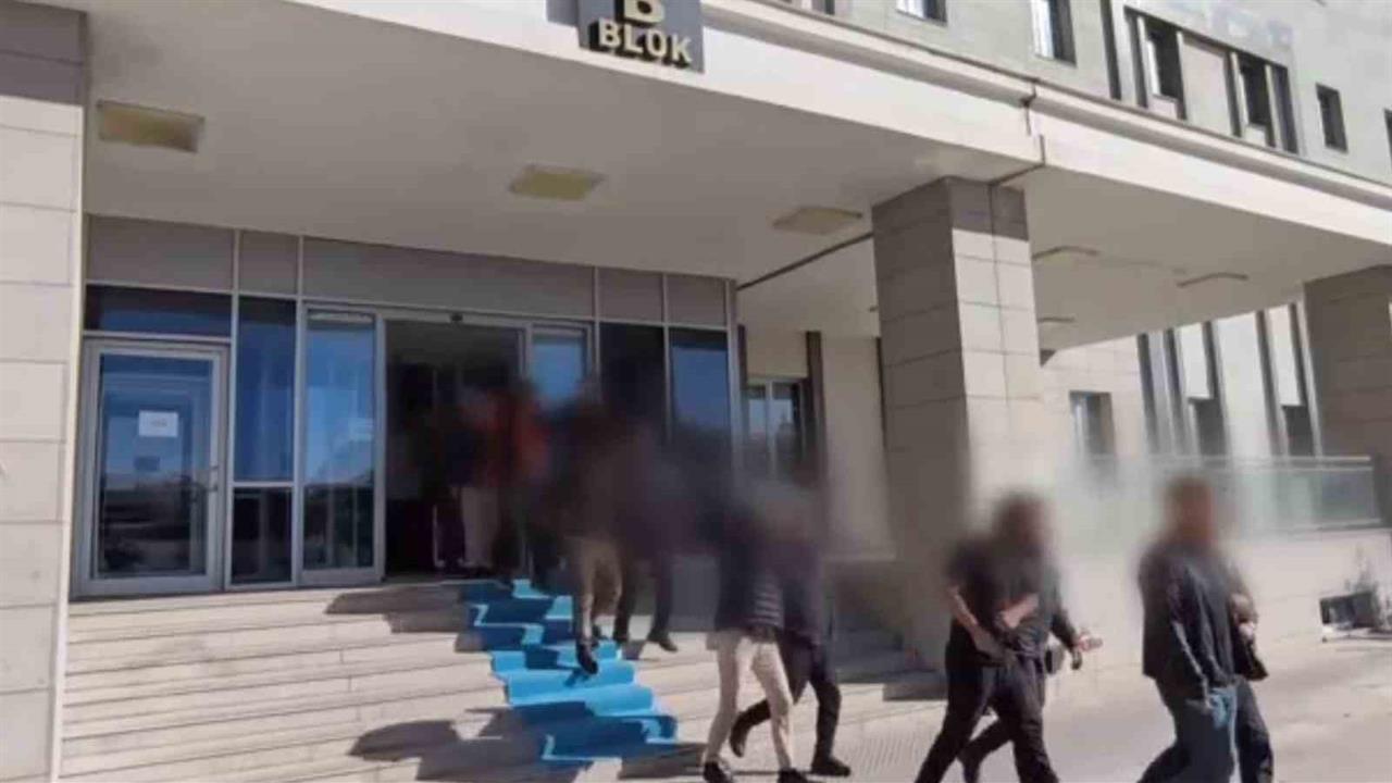 Van'da Dolandırıcılık Çetesi Çökertildi: 26 Tutuklama