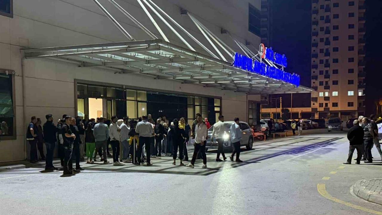 Mersin'de Düğün Salonu Önünde Silahlı Saldırı: 5 Yaralı