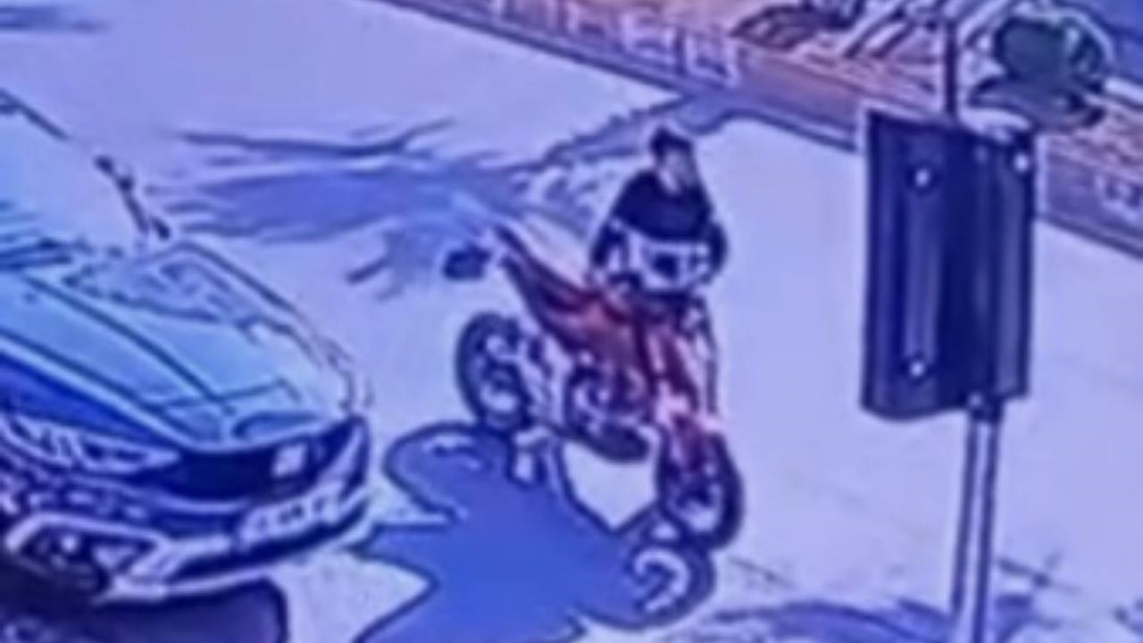 Mersin’de Motosiklet Hırsızlığı Kamerada