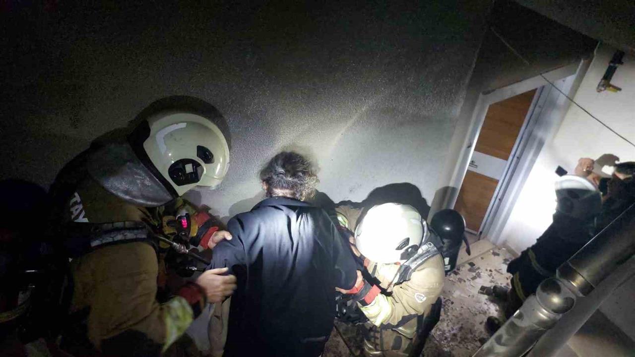 Hatay'da Apartman Yangını: İtfaiye Vatandaşları Kurtardı