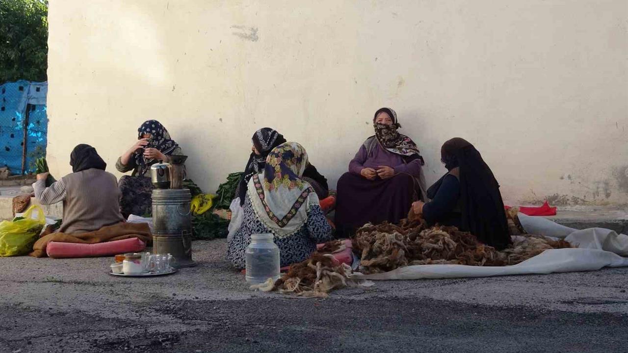 Bayburt'ta Kadınlardan Dayanışma Örneği: Kış Hazırlıkları İmece Usulü Yapıldı